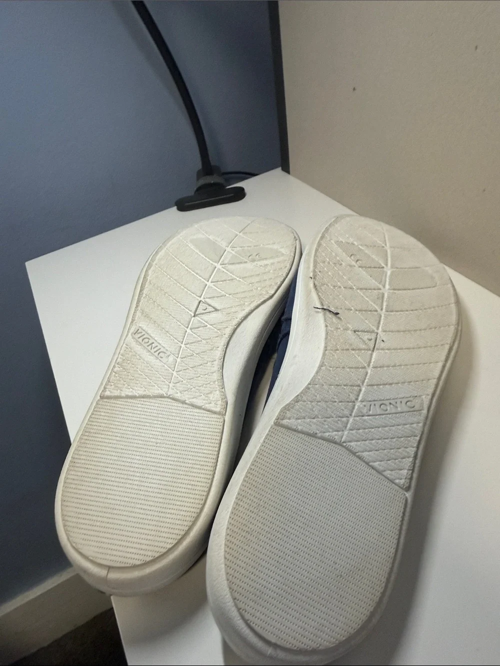 Vionic Malibu size 12W. Navy Slip-On Canvas Shoes with Cream Lining